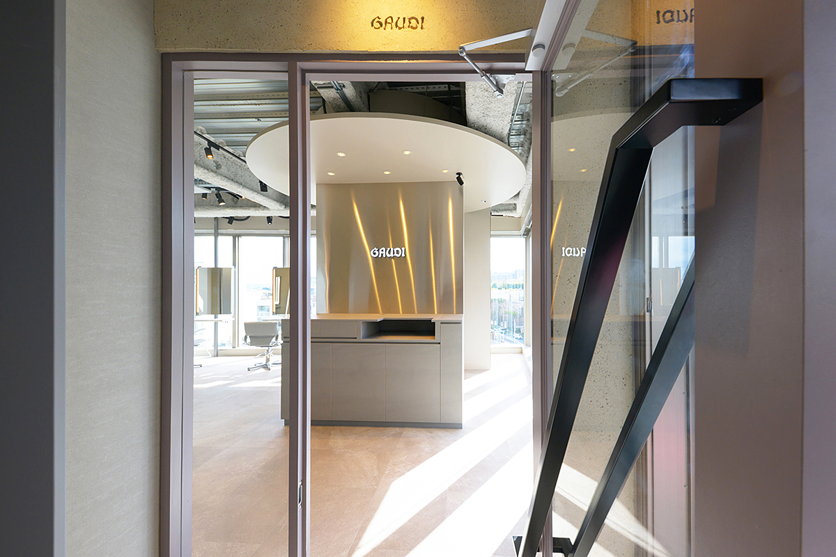men's salon Gaudi 西宮北口店 / HYOGO