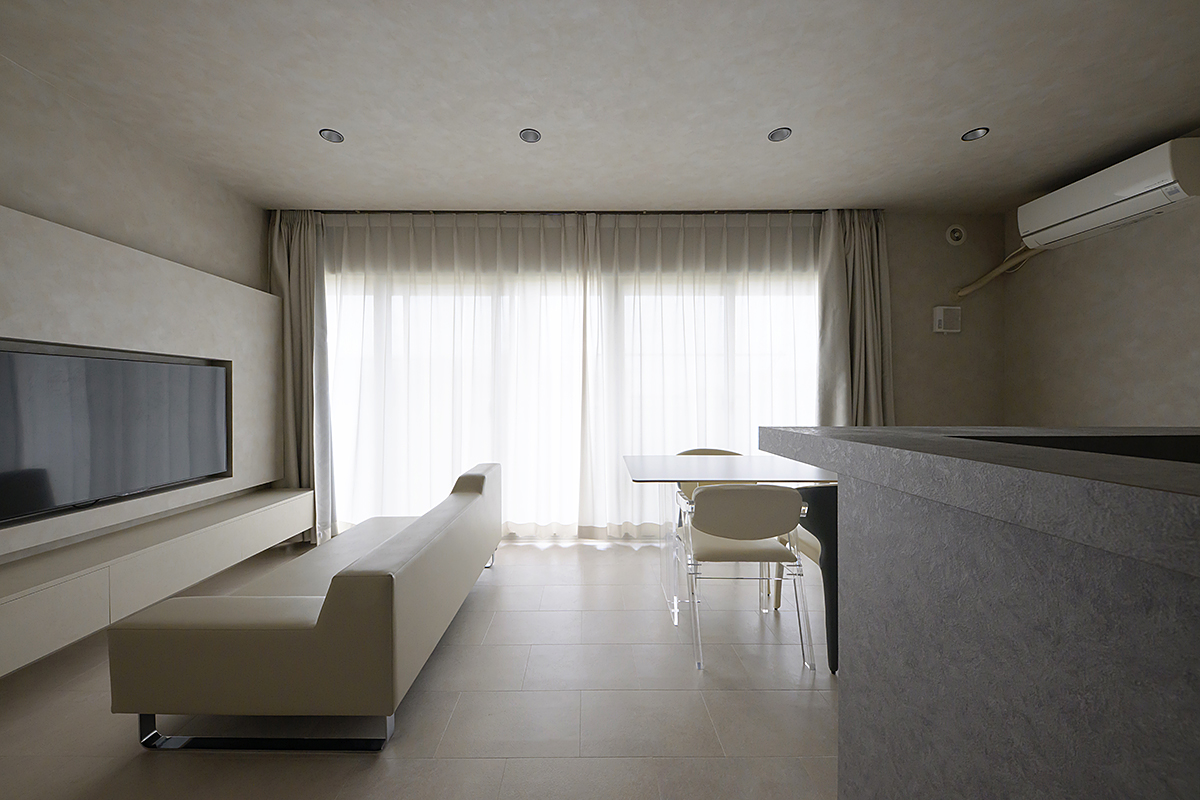 Senrioka house / OSAKA