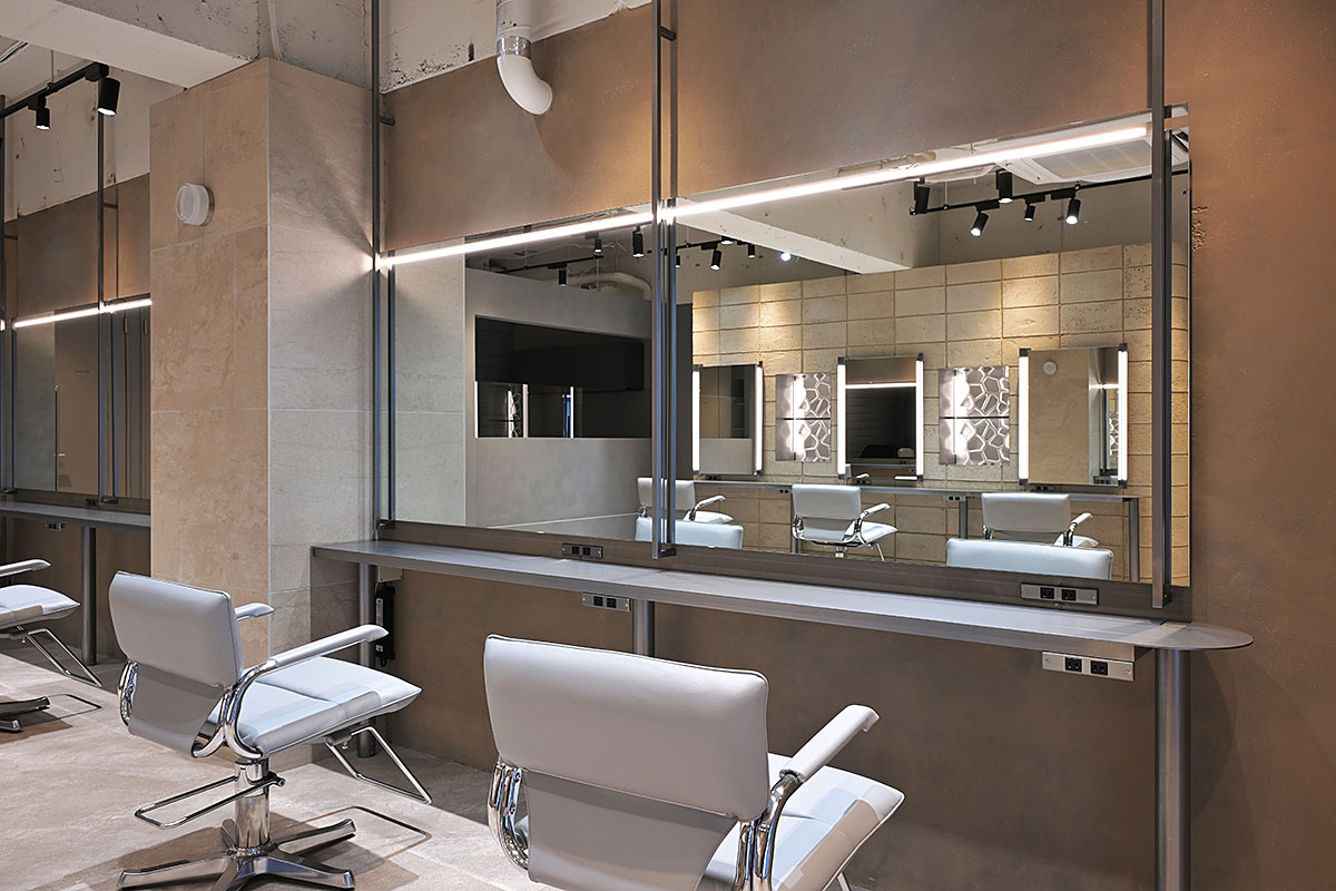 men’s salon Gaudi 広島駅前店 / HIROSHIMA